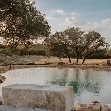 Hummingbird Haus - Hill Country Views On 20 Acres With Firepit Villa Spring Branch Kültér fotó